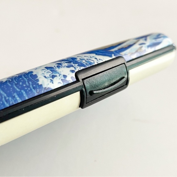 Armored Wallet Credit Card Case with RFID Data Theft Protection - Picture 3 of 8